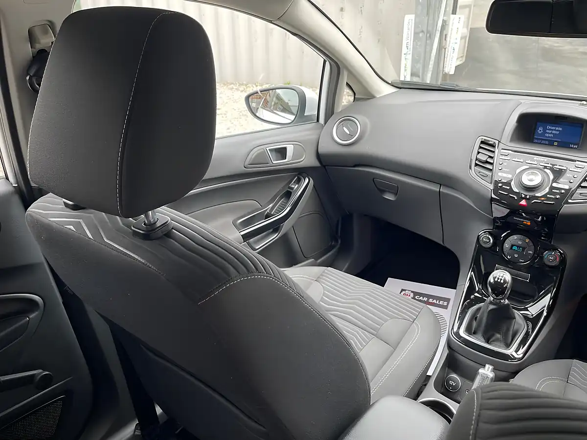 Used 2013 Ford Fiesta Titanium White - Interior and Exterior details 3