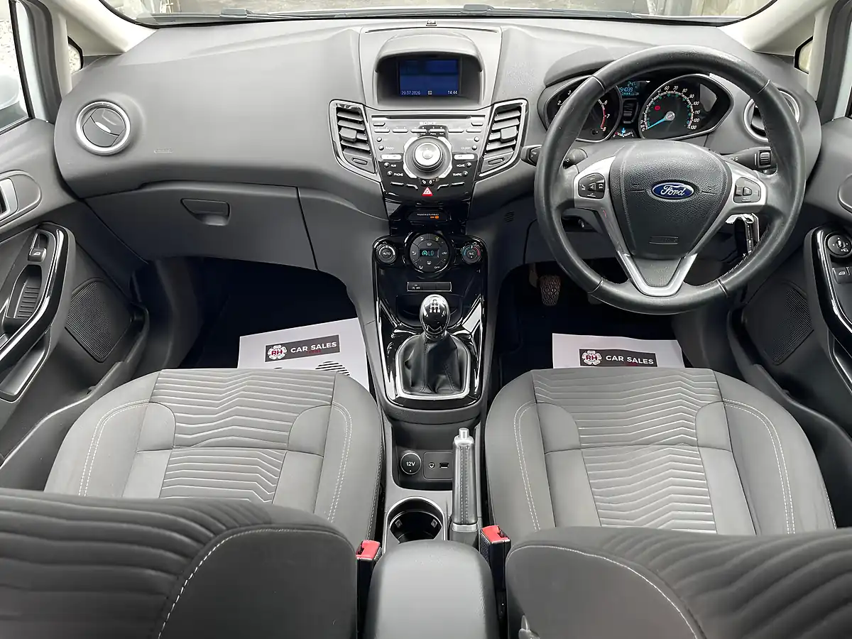 Used 2013 Ford Fiesta Titanium White - Interior and Exterior details 4
