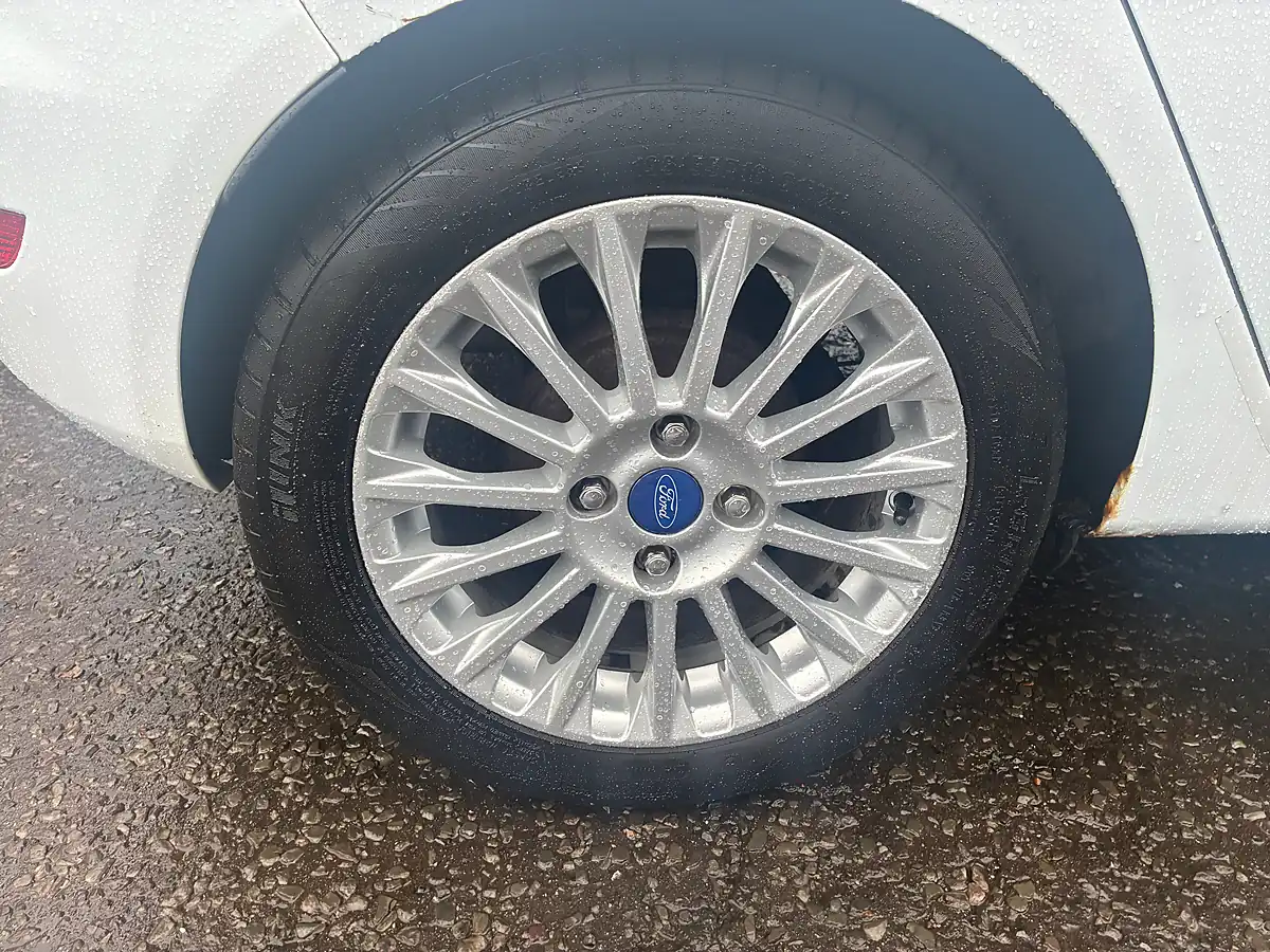 Used 2013 Ford Fiesta Titanium White - Interior and Exterior details 10