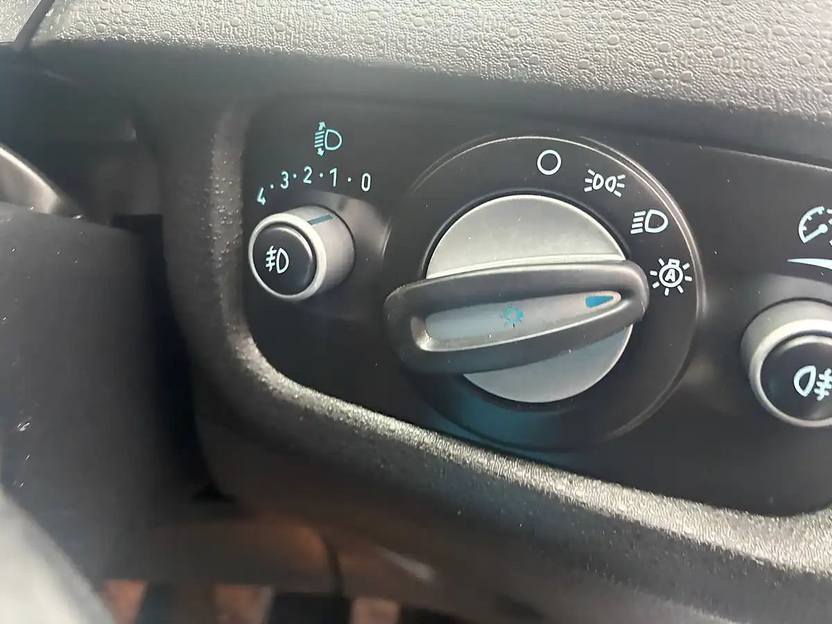 Used 2013 Ford Fiesta Titanium White - Interior and Exterior details 15