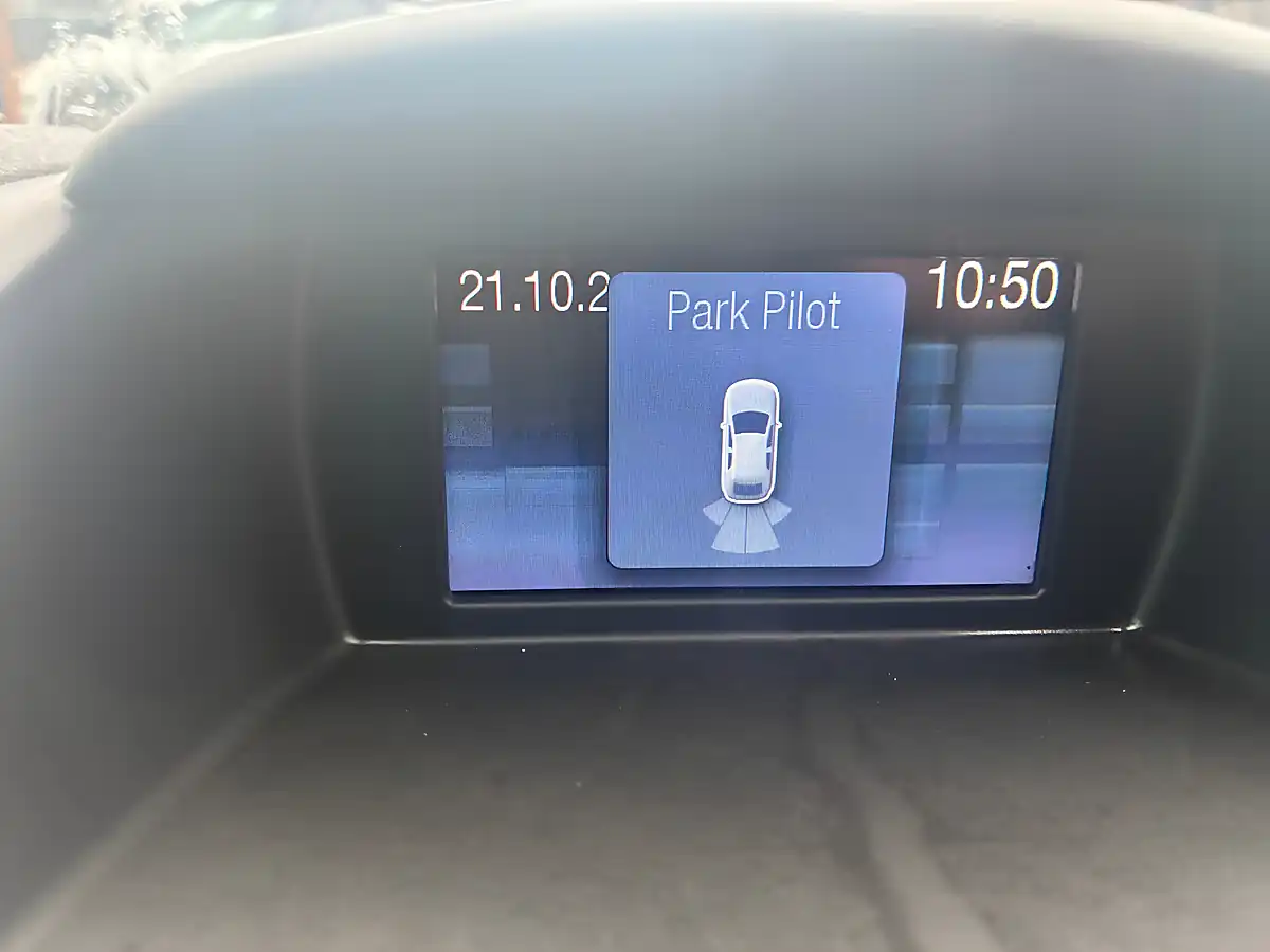 Used 2013 Ford Fiesta Titanium White - Interior and Exterior details 16