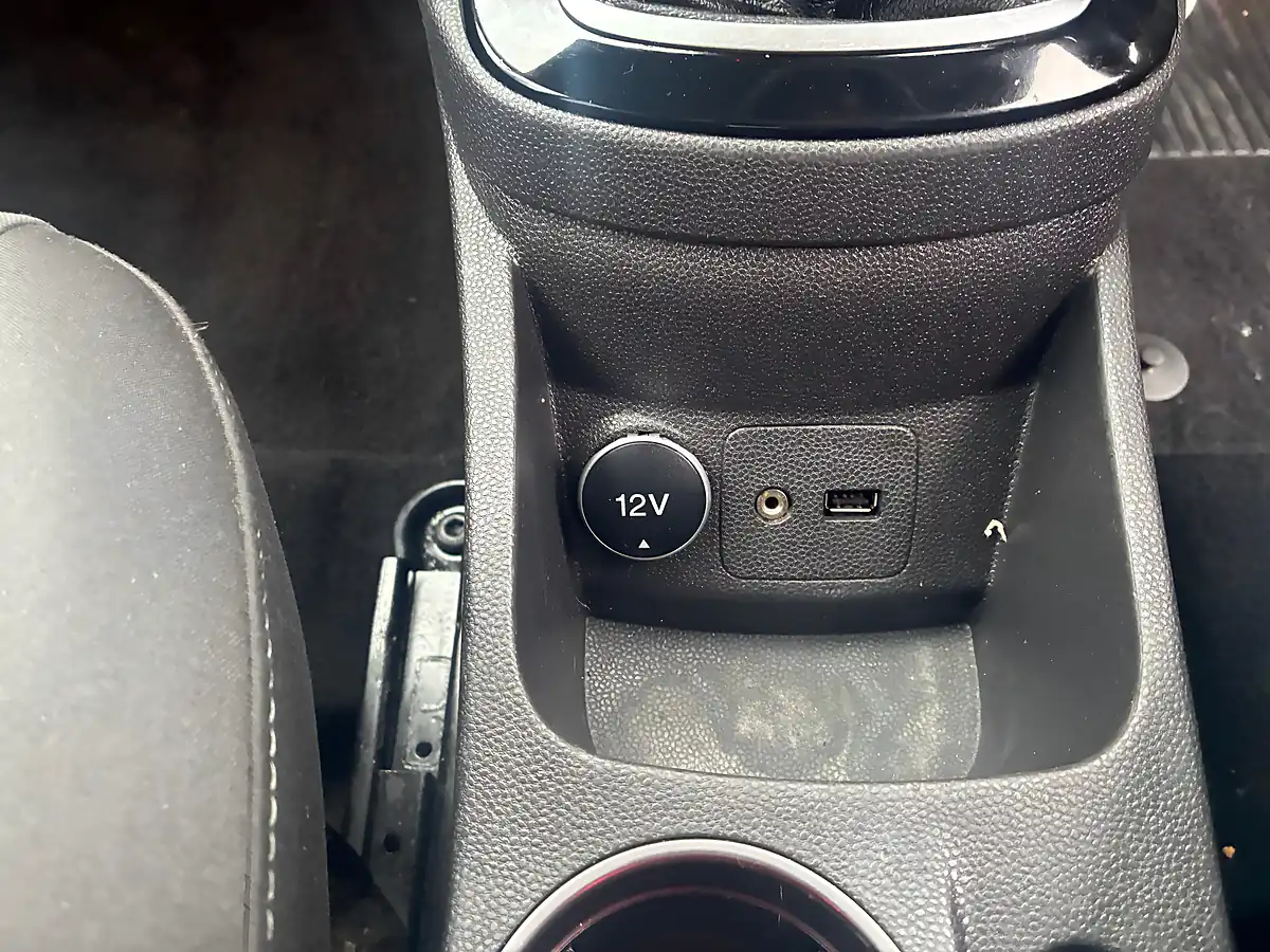 Used 2013 Ford Fiesta Titanium White - Interior and Exterior details 18