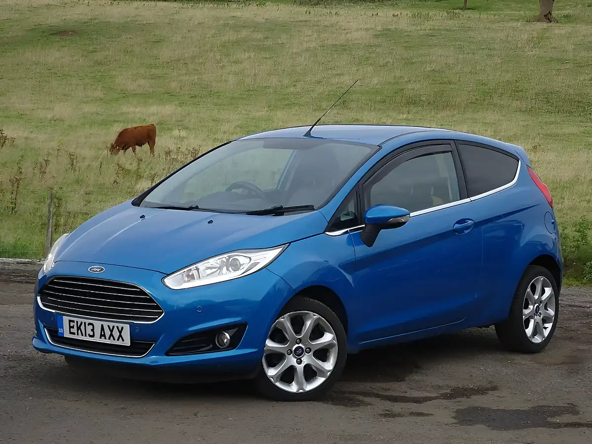 Used 2013 Ford Fiesta Titanium X Blue - Interior and Exterior details 9