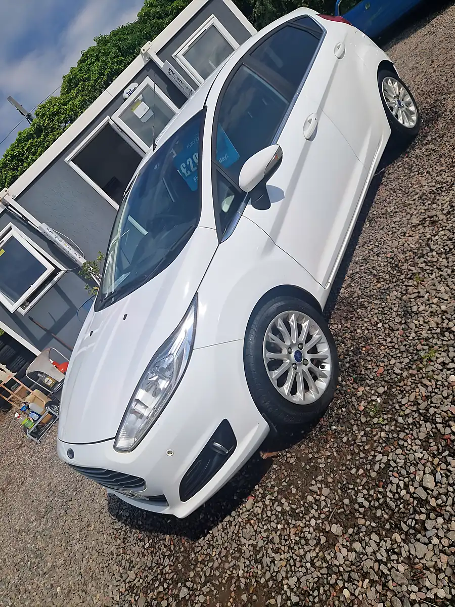 Used 2013 Ford Fiesta Titanium X White - Interior and Exterior details 4