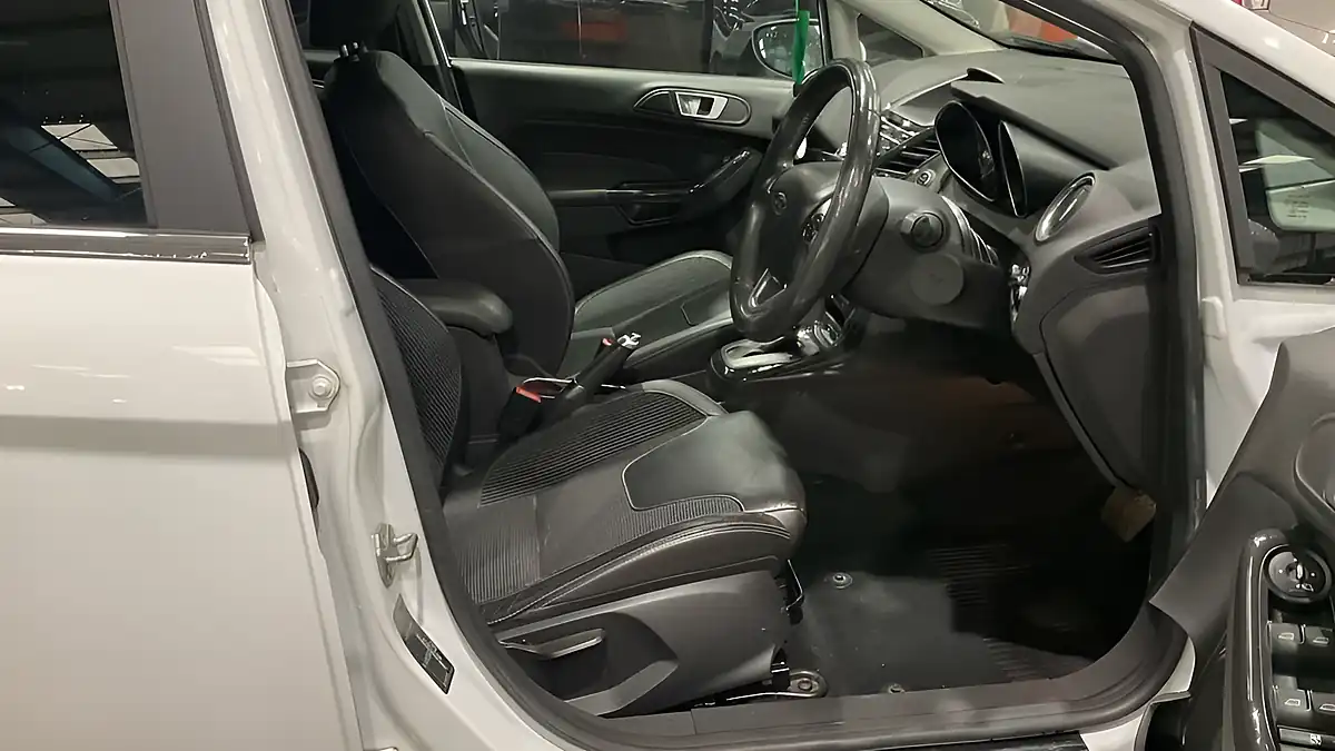 Used 2013 Ford Fiesta Titanium X White - Interior and Exterior details 5