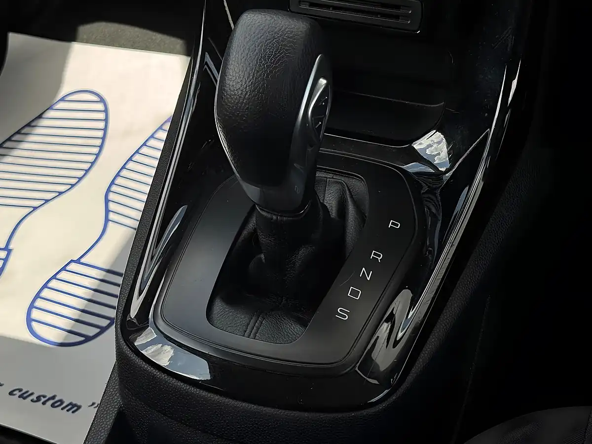 Used 2013 Ford Fiesta Titanium Yellow - Interior and Exterior details 16