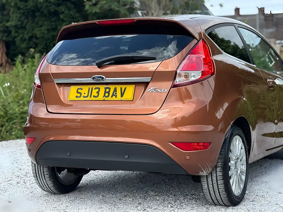 Used 2013 Ford Fiesta Titanium Yellow - Interior and Exterior details 19