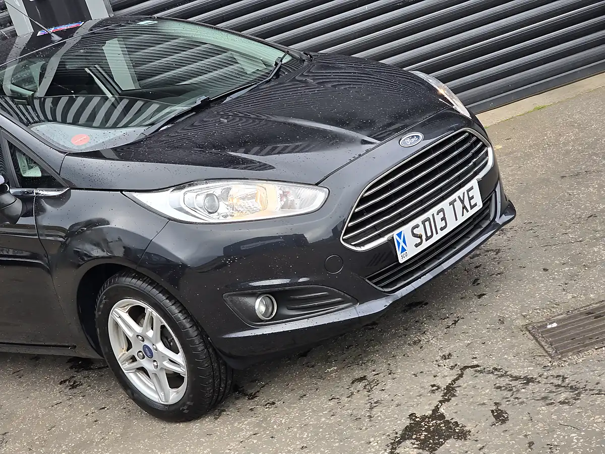 Used 2013 Ford Fiesta Zetec Black - Interior and Exterior details 3