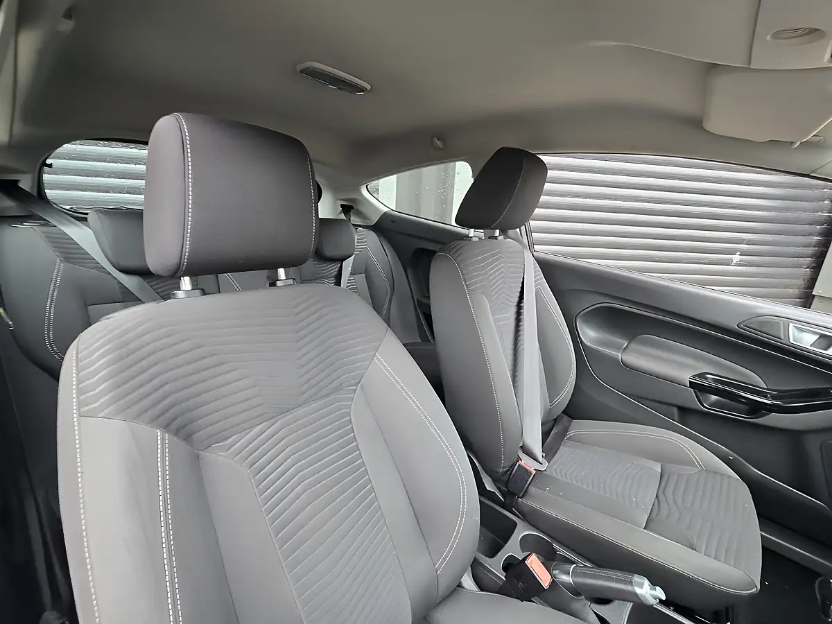 Used 2013 Ford Fiesta Zetec Black - Interior and Exterior details 5