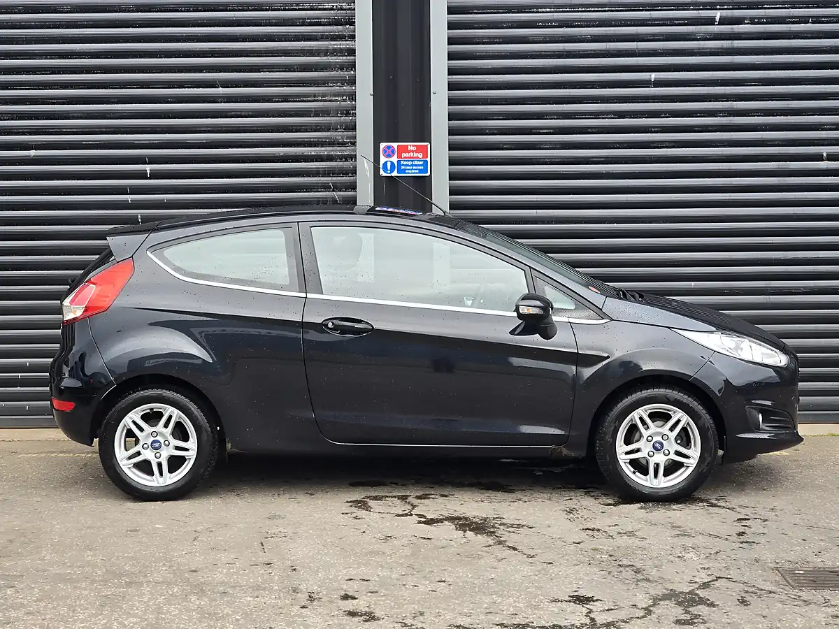 Used 2013 Ford Fiesta Zetec Black - Interior and Exterior details 7