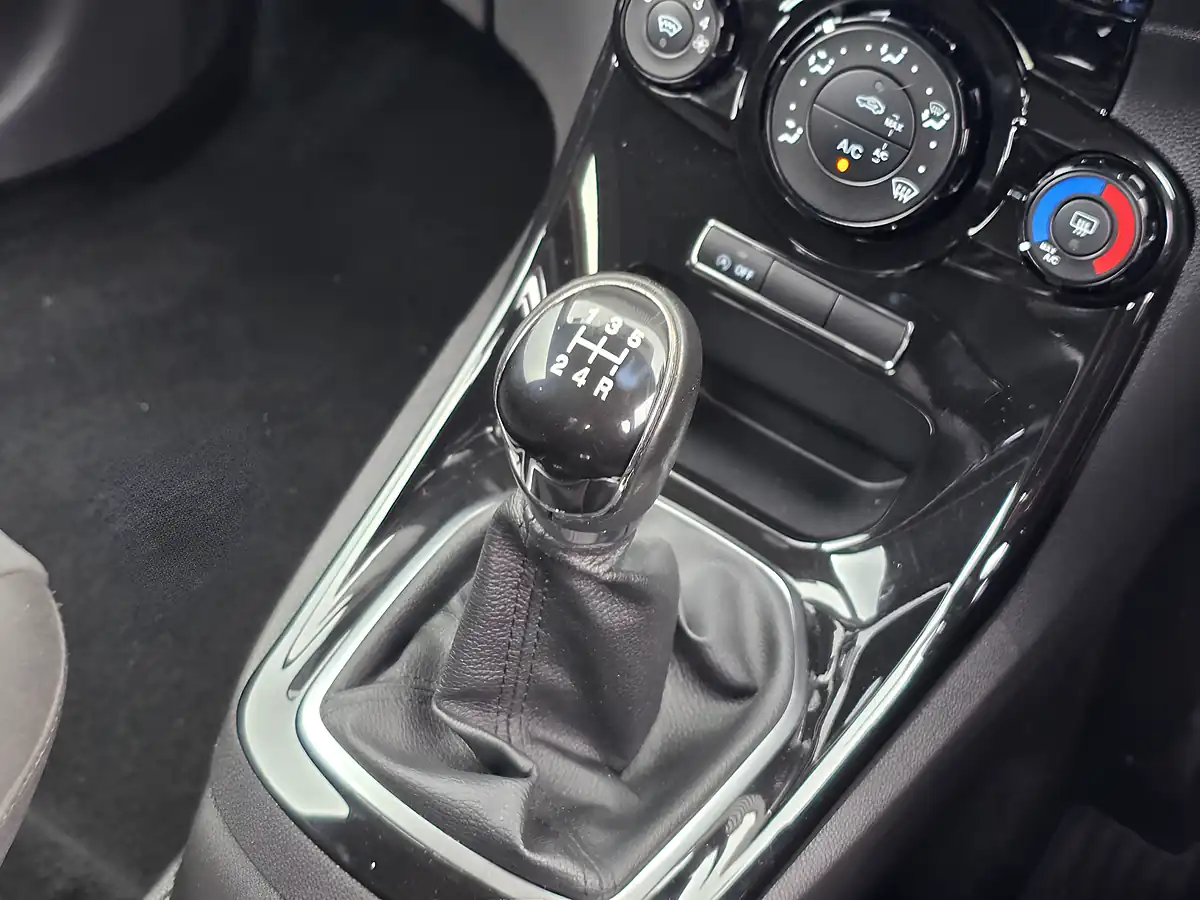 Used 2013 Ford Fiesta Zetec Black - Interior and Exterior details 9