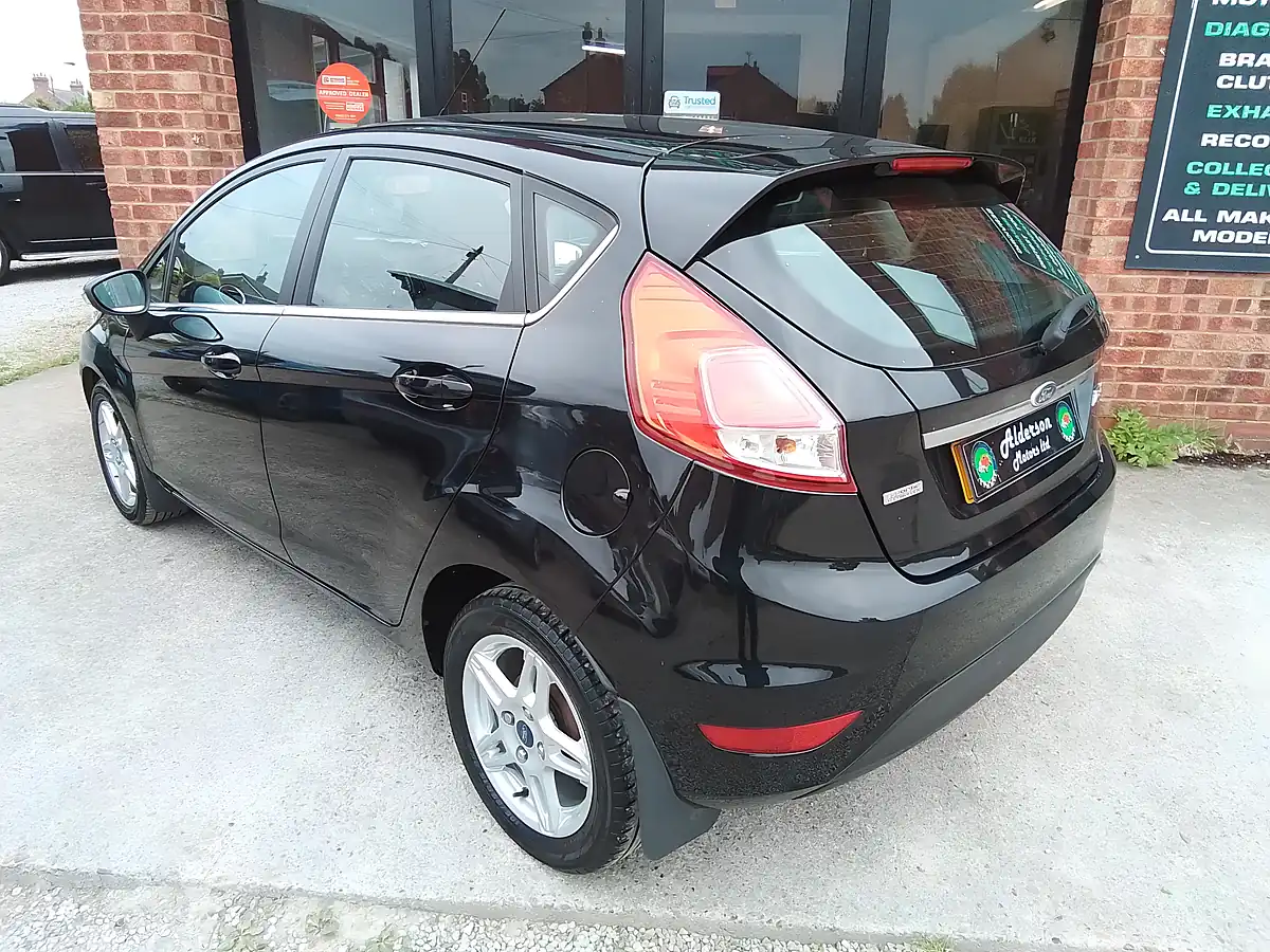 Used 2013 Ford Fiesta Zetec Black - Interior and Exterior details 13