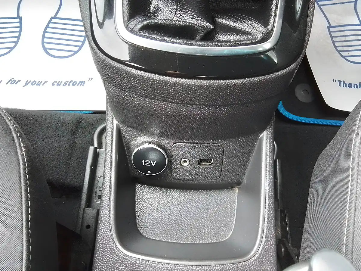 Used 2013 Ford Fiesta Zetec Black - Interior and Exterior details 17