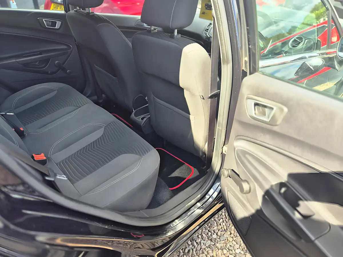 Used 2013 Ford Fiesta Zetec Black - Interior and Exterior details 15