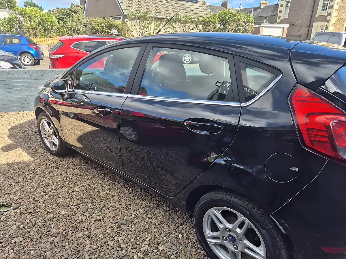 Used 2013 Ford Fiesta Zetec Black - Interior and Exterior details 4