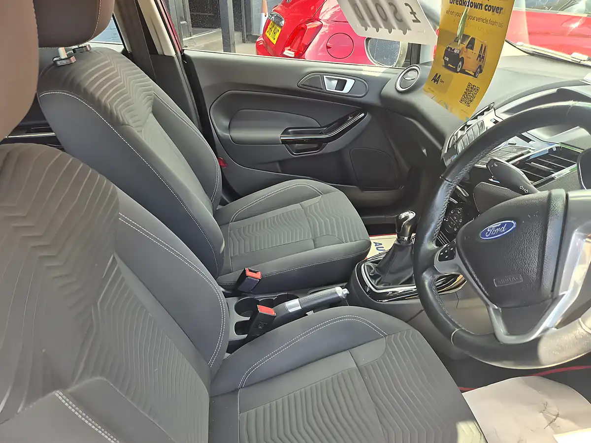 Used 2013 Ford Fiesta Zetec Black - Interior and Exterior details 8