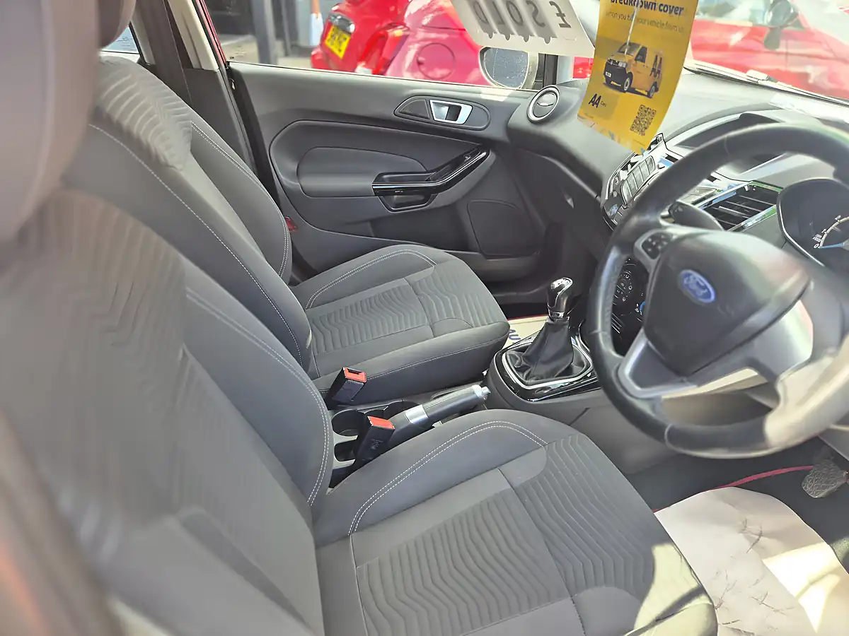 Used 2013 Ford Fiesta Zetec Black - Interior and Exterior details 9