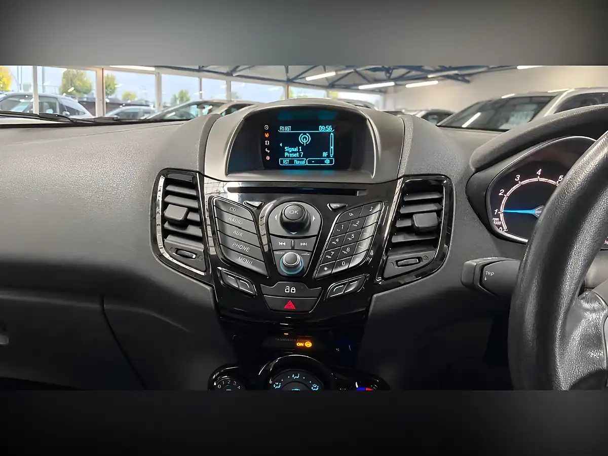 Used 2013 Ford Fiesta Zetec Black - Interior and Exterior details 10