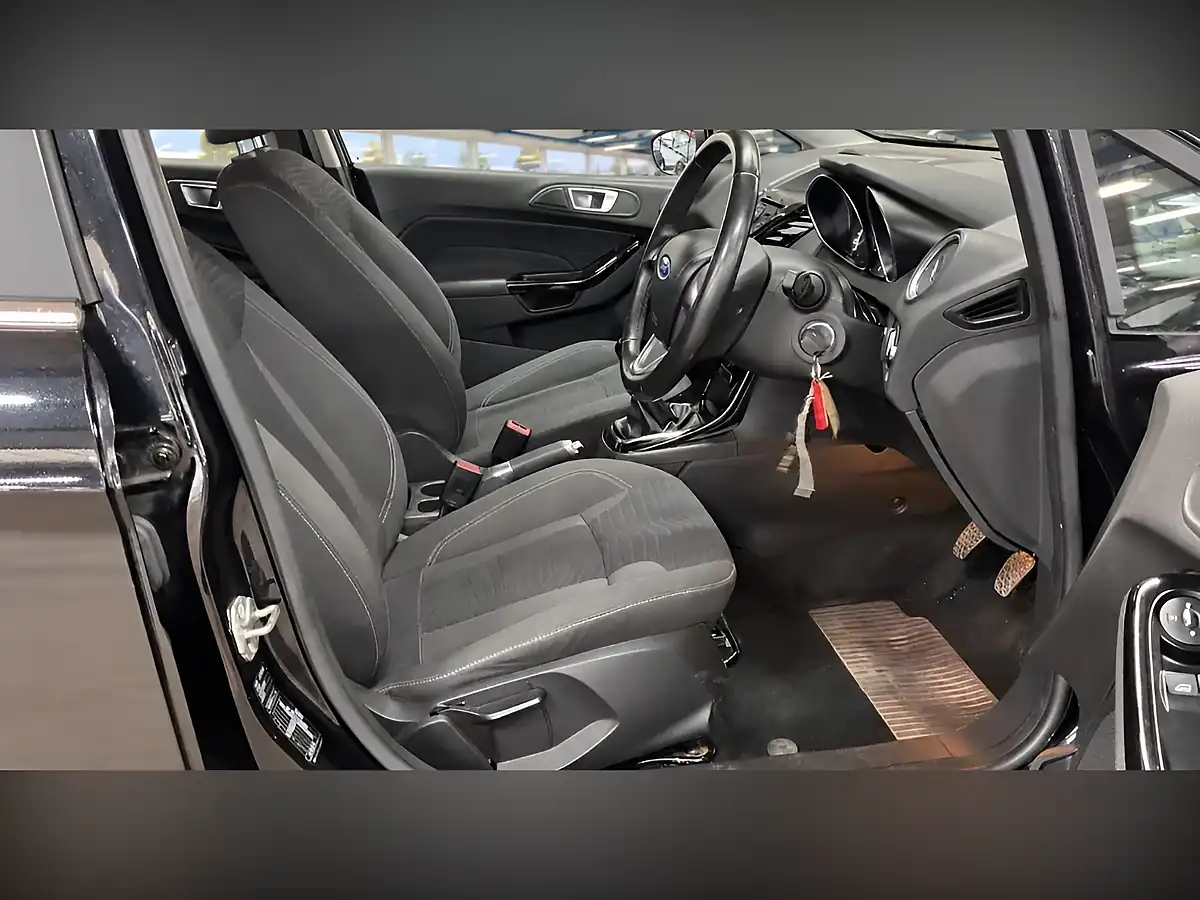 Used 2013 Ford Fiesta Zetec Black - Interior and Exterior details 9
