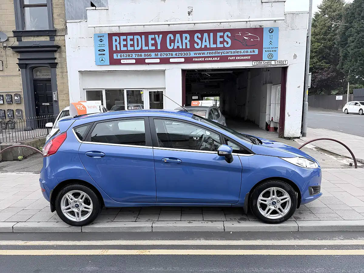 Used 2013 Ford Fiesta Zetec Blue - Front View