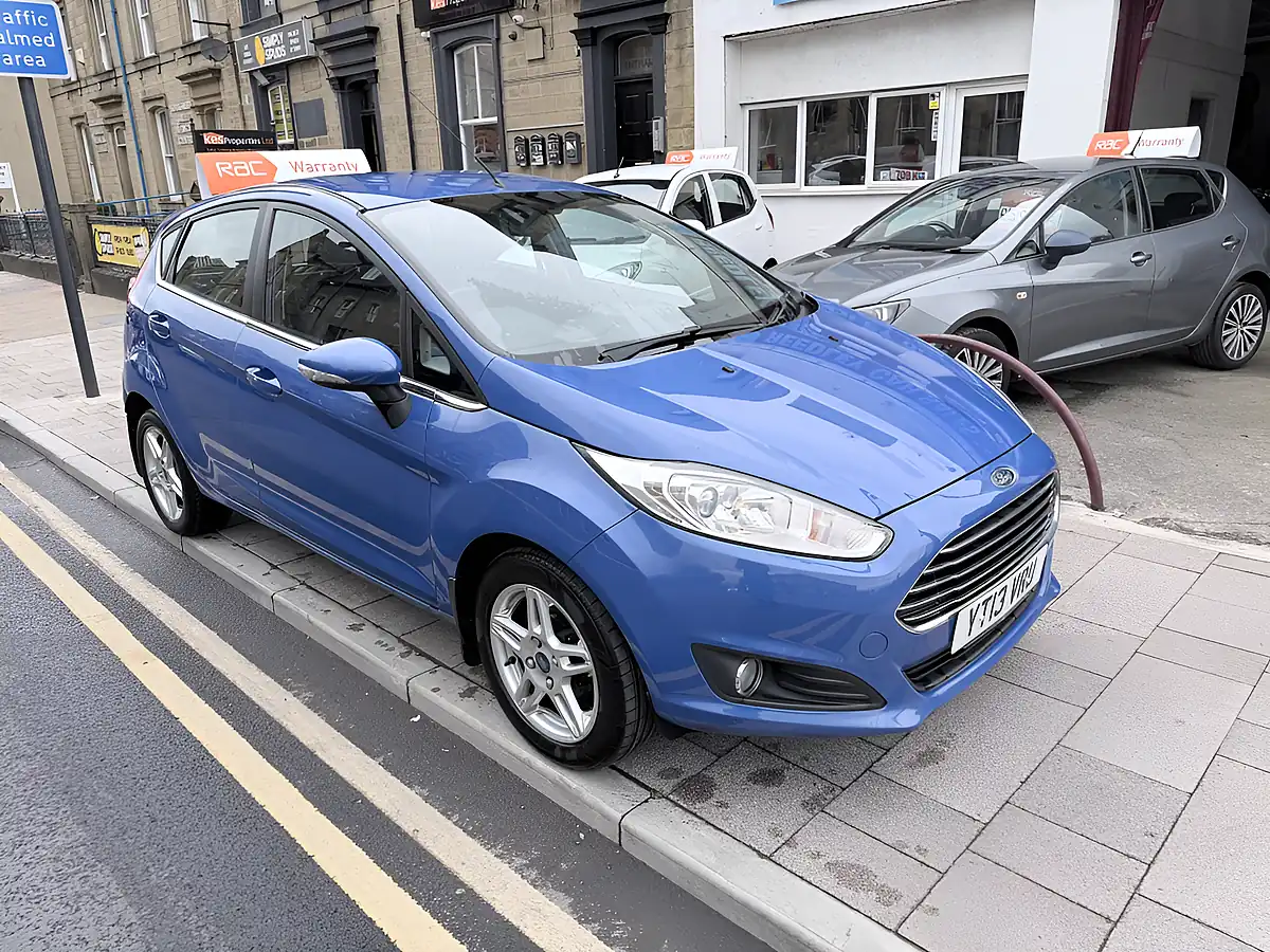 Used 2013 Ford Fiesta Zetec Blue - Interior and Exterior details 12
