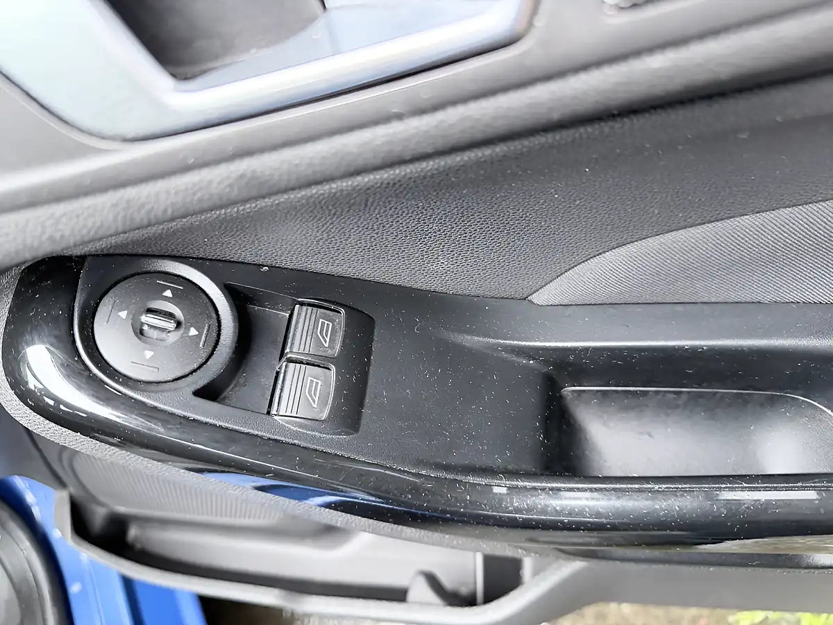 Used 2013 Ford Fiesta Zetec Blue - Interior and Exterior details 15