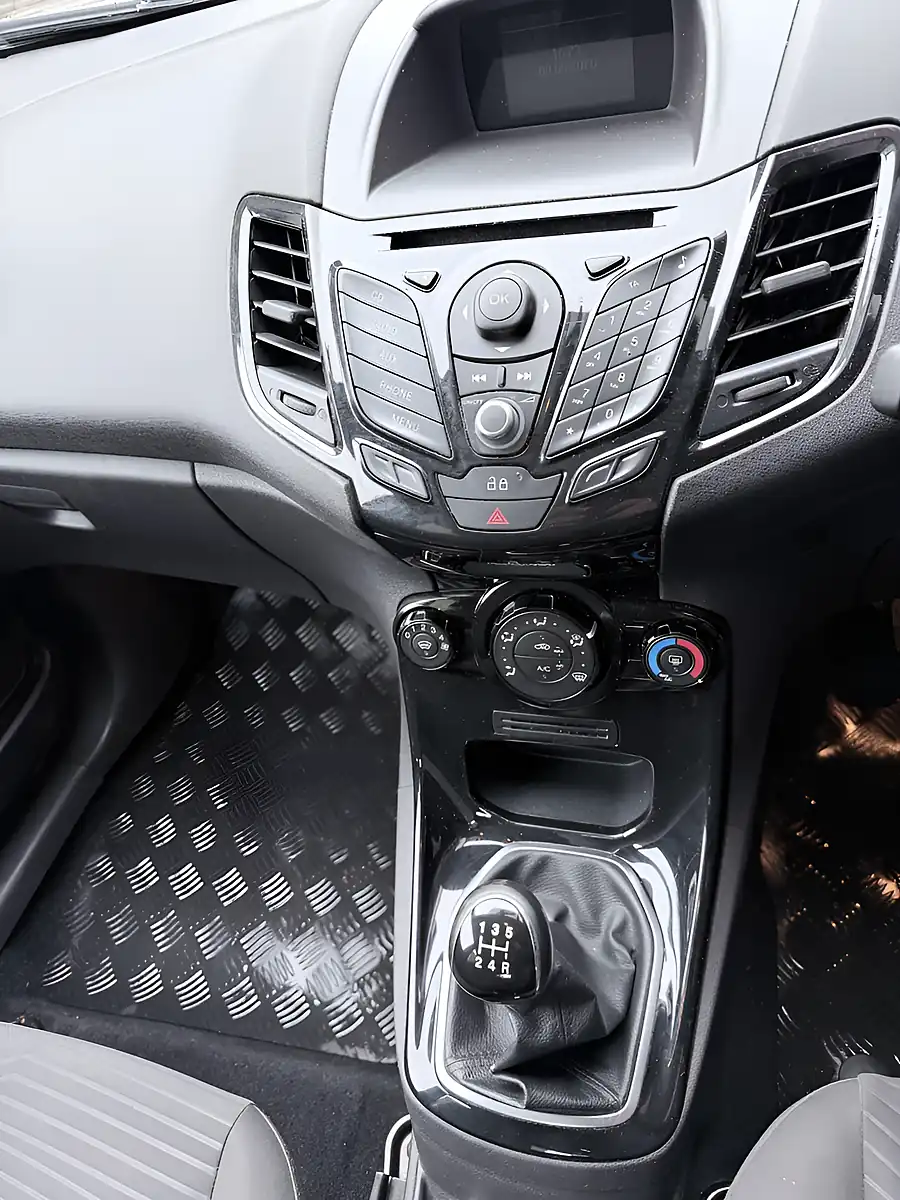 Used 2013 Ford Fiesta Zetec Blue - Interior and Exterior details 16