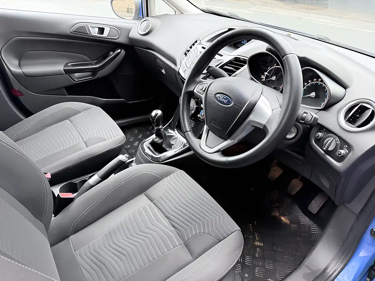 Used 2013 Ford Fiesta Zetec Blue - Interior and Exterior details 18
