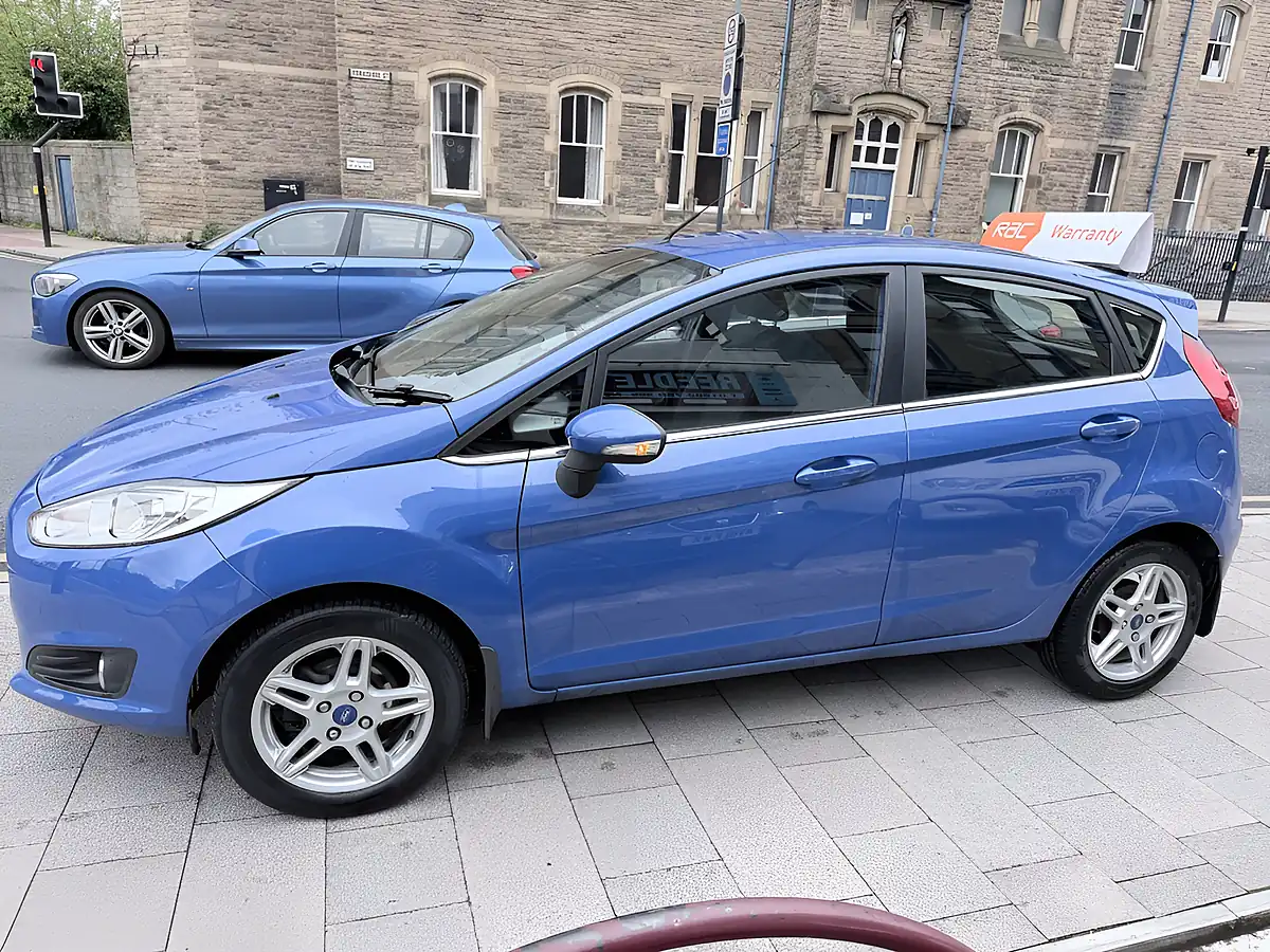 Used 2013 Ford Fiesta Zetec Blue - Interior and Exterior details 5