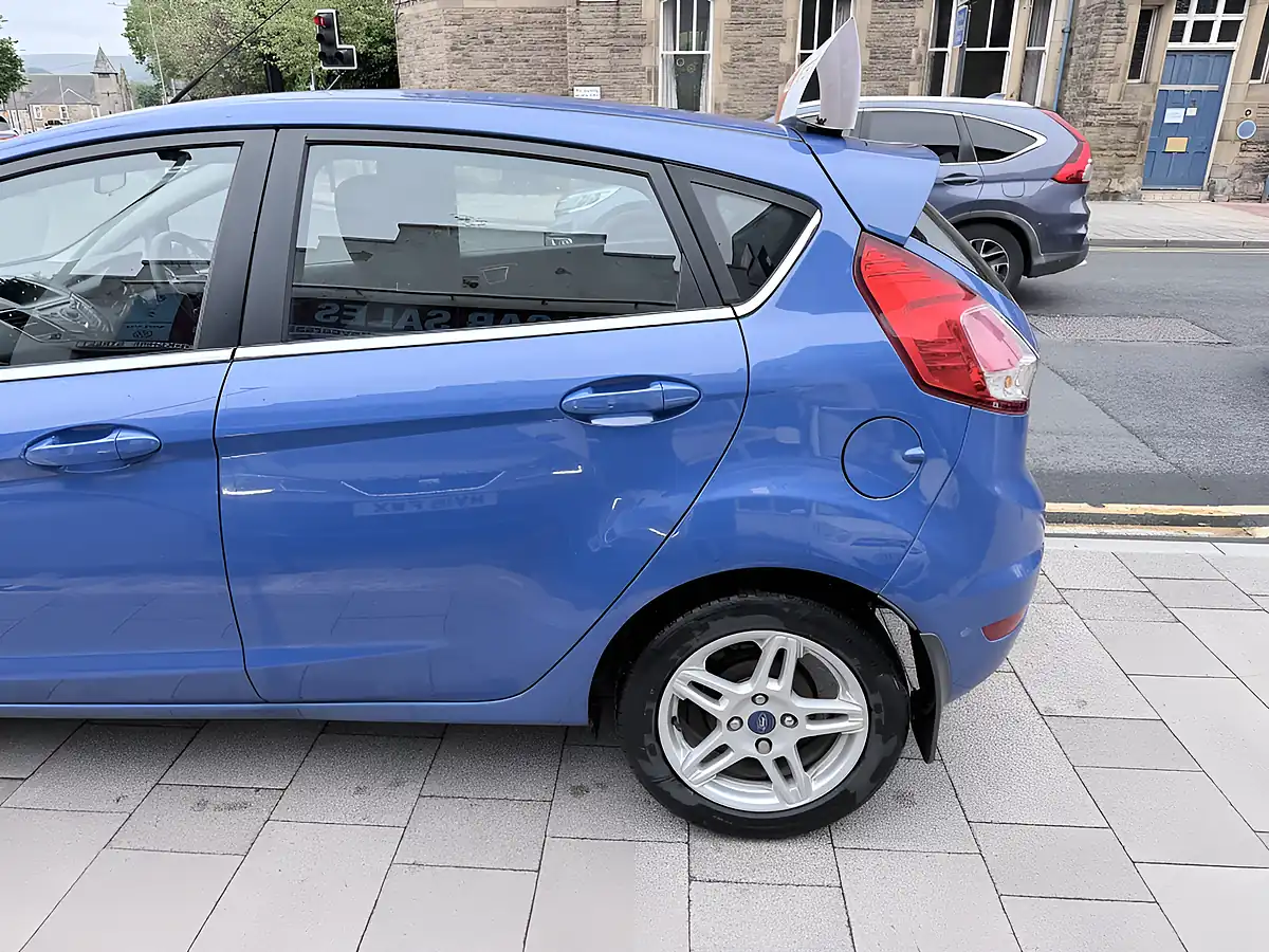 Used 2013 Ford Fiesta Zetec Blue - Interior and Exterior details 7