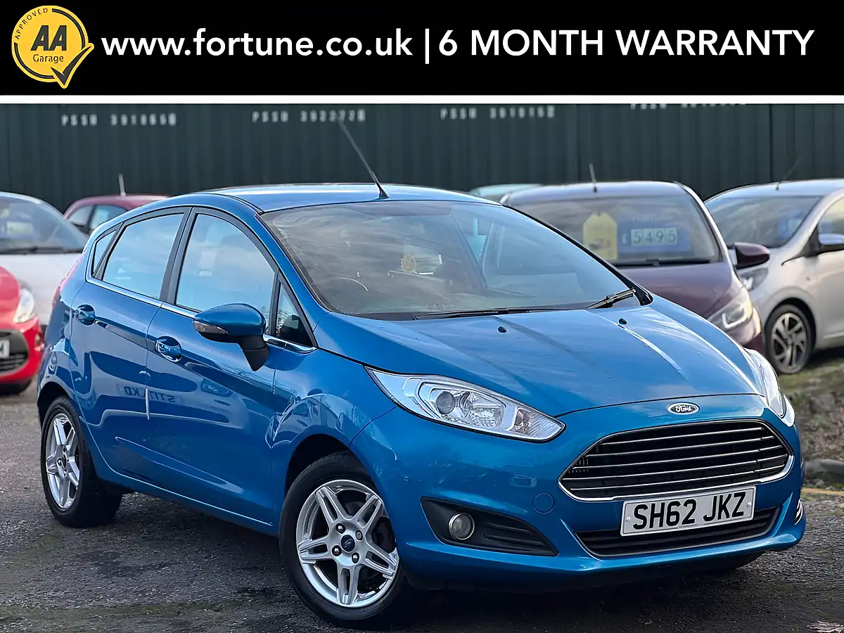 Used 2013 Ford Fiesta Zetec Blue - Front View
