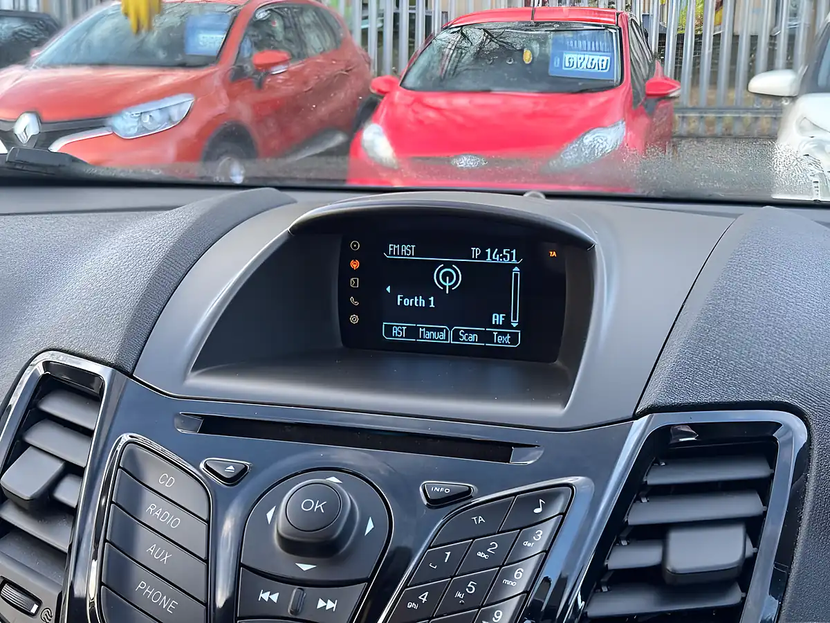 Used 2013 Ford Fiesta Zetec Blue - Interior and Exterior details 13