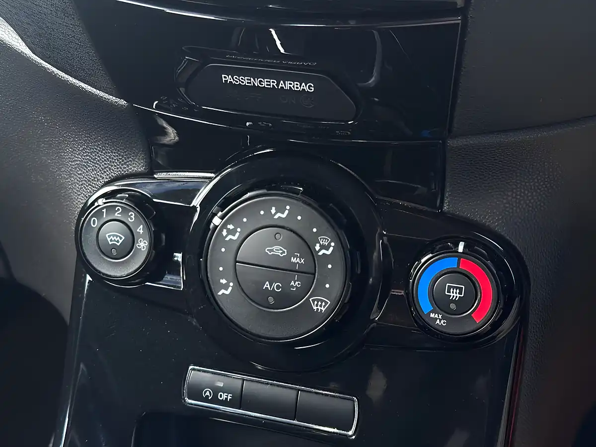 Used 2013 Ford Fiesta Zetec Blue - Interior and Exterior details 15