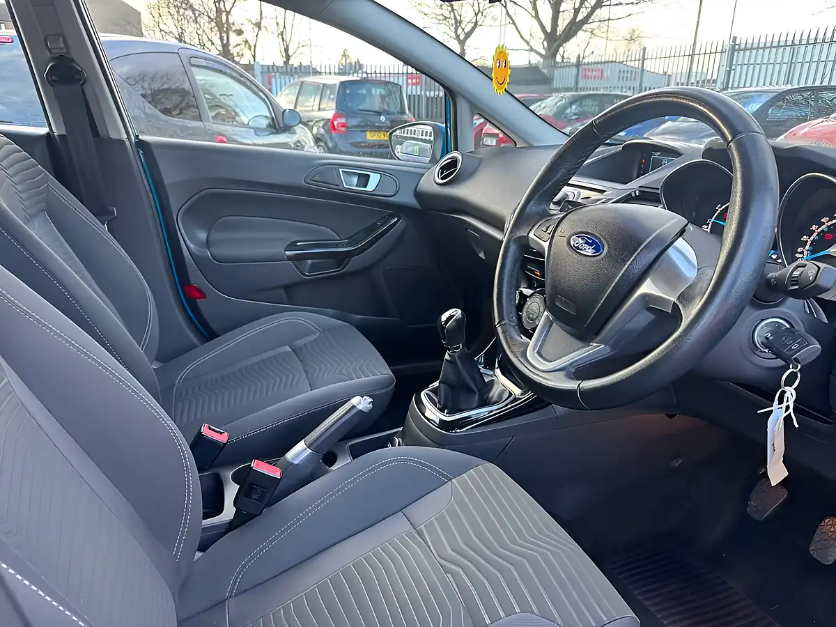 Used 2013 Ford Fiesta Zetec Blue - Interior and Exterior details 6