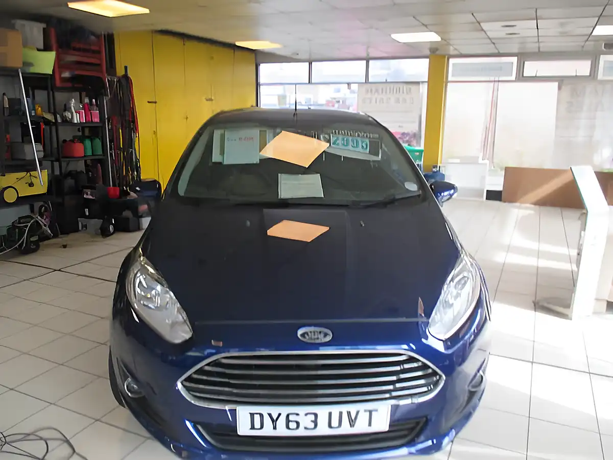 Used 2013 Ford Fiesta Zetec Blue - Front View