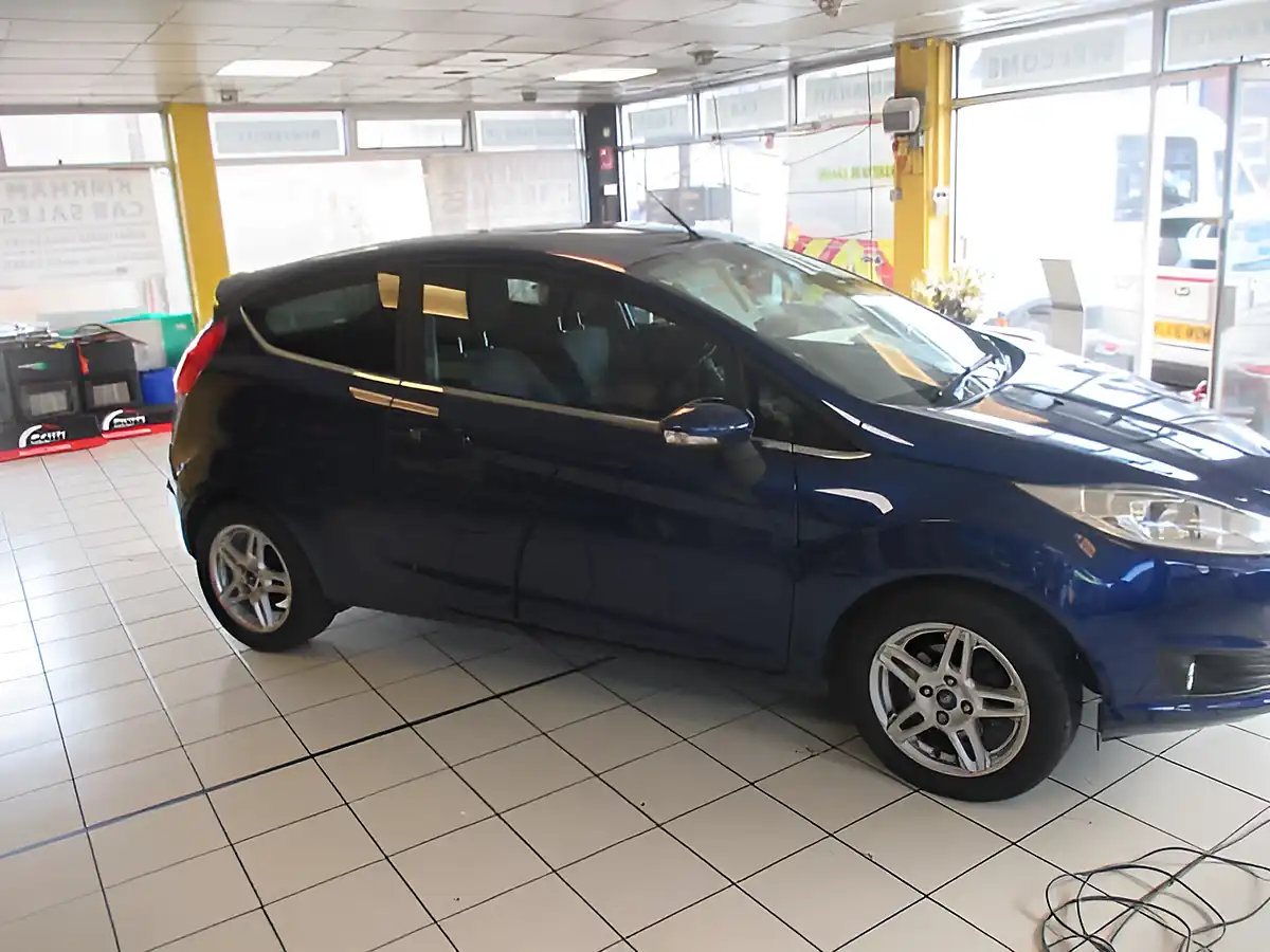 Used 2013 Ford Fiesta Zetec Blue - Interior and Exterior details 4