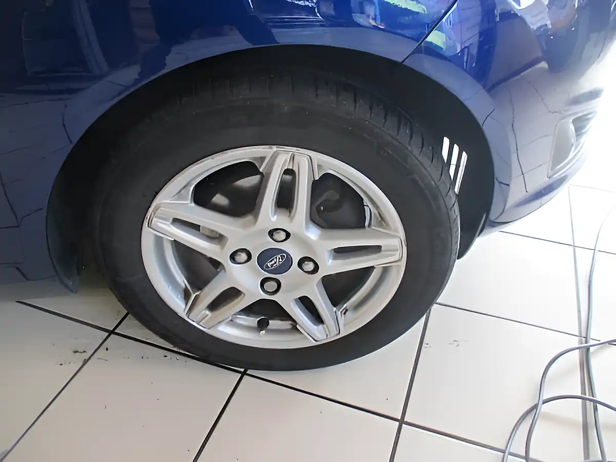 Used 2013 Ford Fiesta Zetec Blue - Interior and Exterior details 6