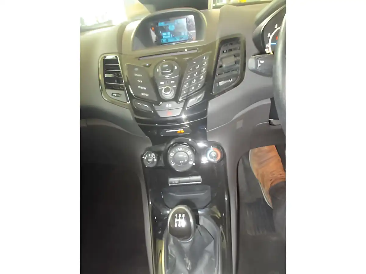 Used 2013 Ford Fiesta Zetec Blue - Interior and Exterior details 9