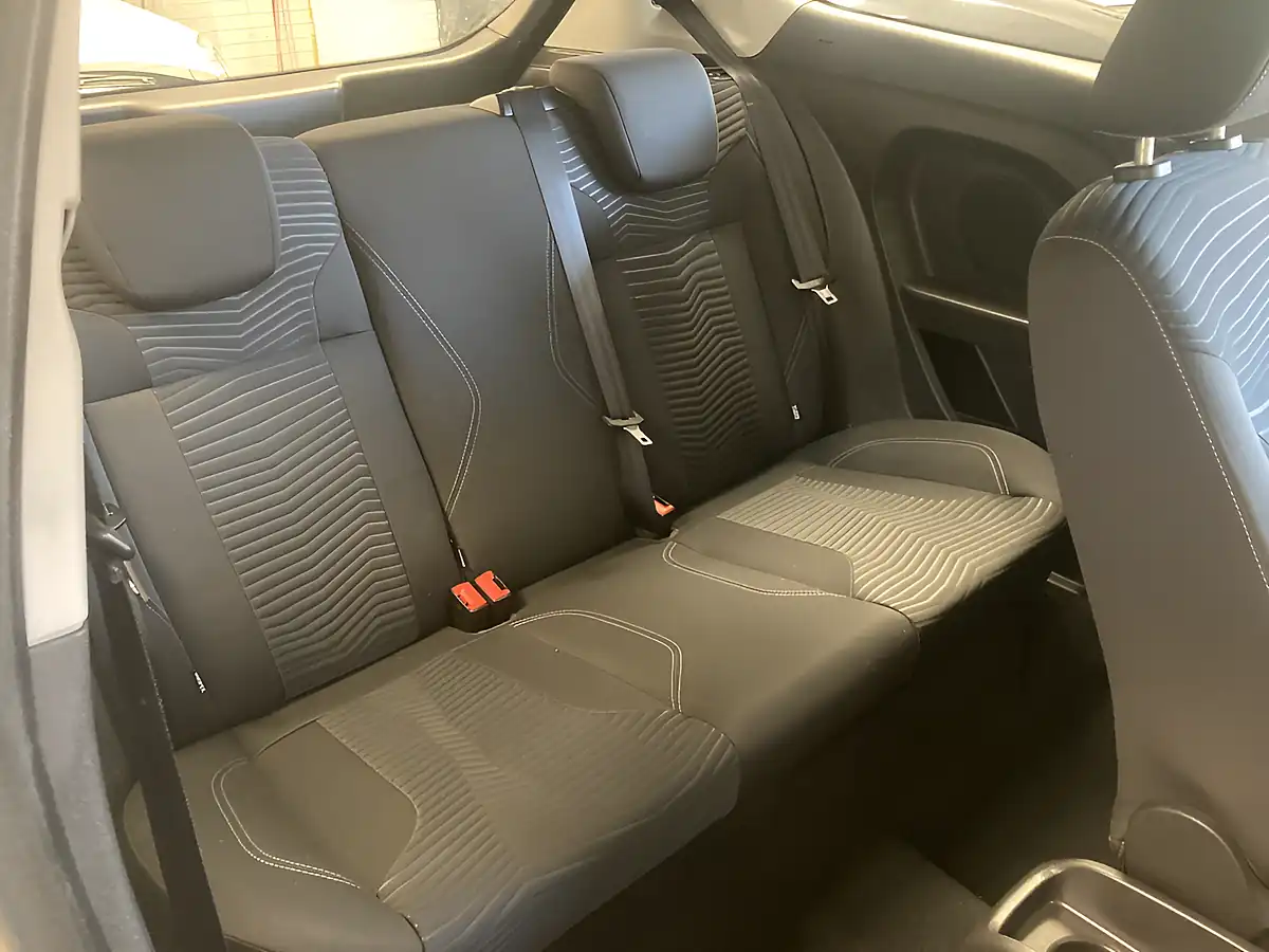 Used 2013 Ford Fiesta Zetec Blue - Interior and Exterior details 12