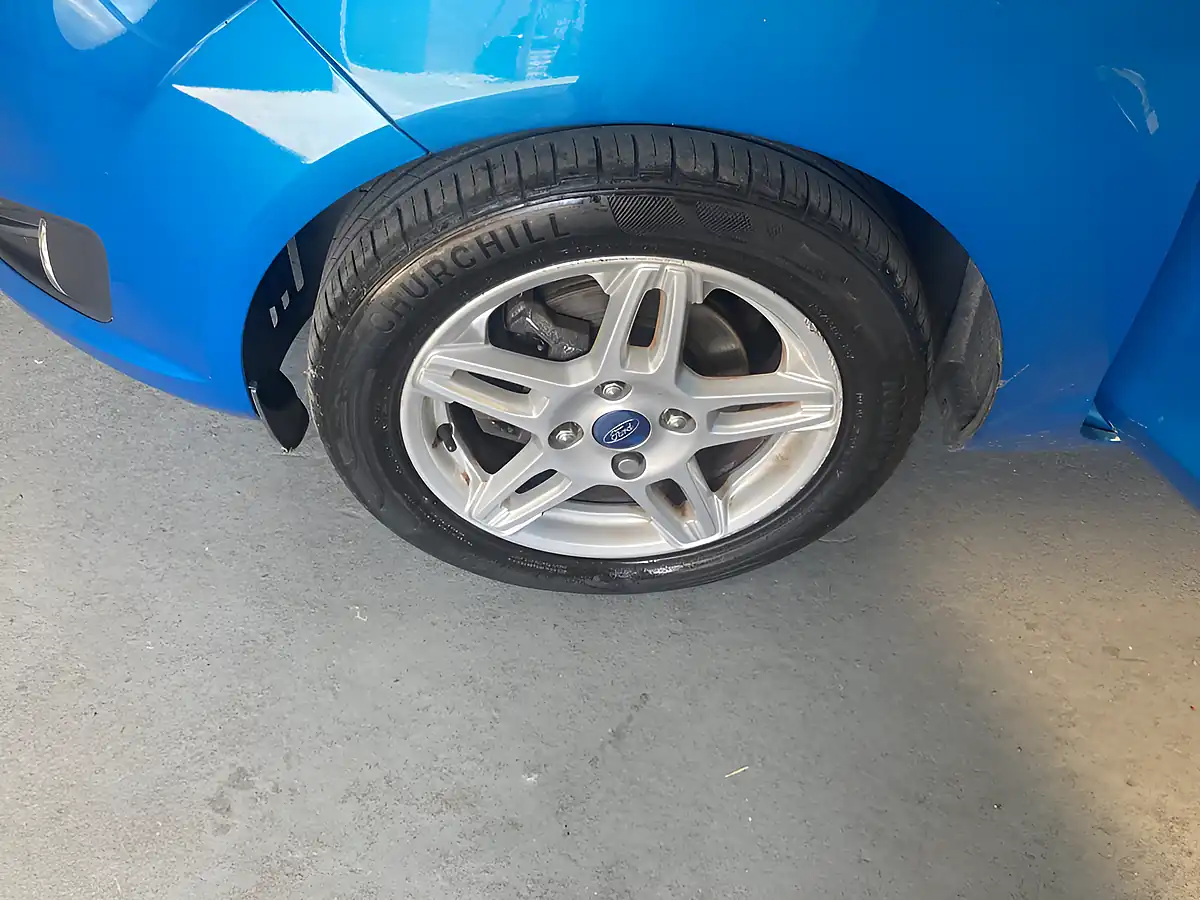 Used 2013 Ford Fiesta Zetec Blue - Interior and Exterior details 16