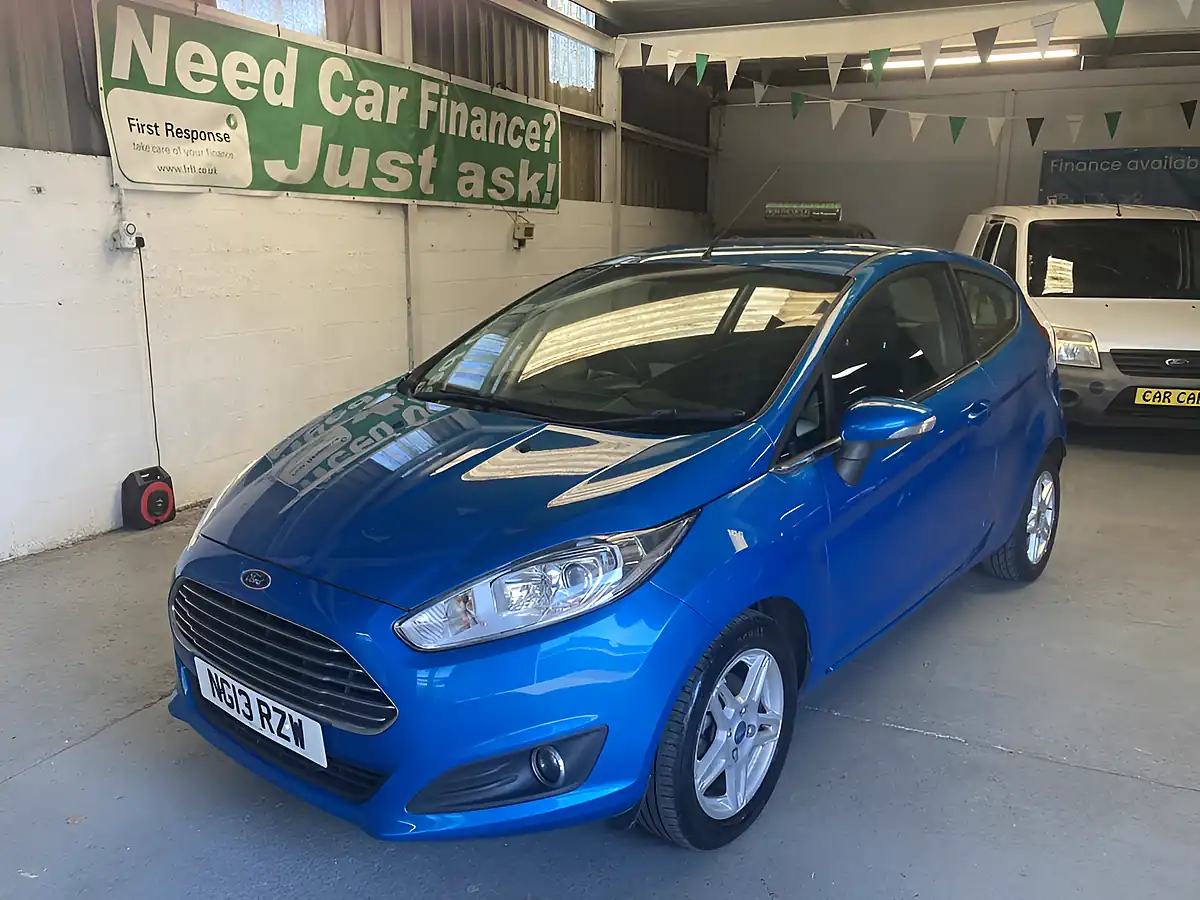 Used 2013 Ford Fiesta Zetec Blue - Interior and Exterior details 3
