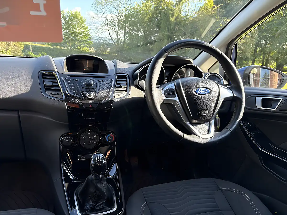 Used 2013 Ford Fiesta Zetec Blue - Interior and Exterior details 12