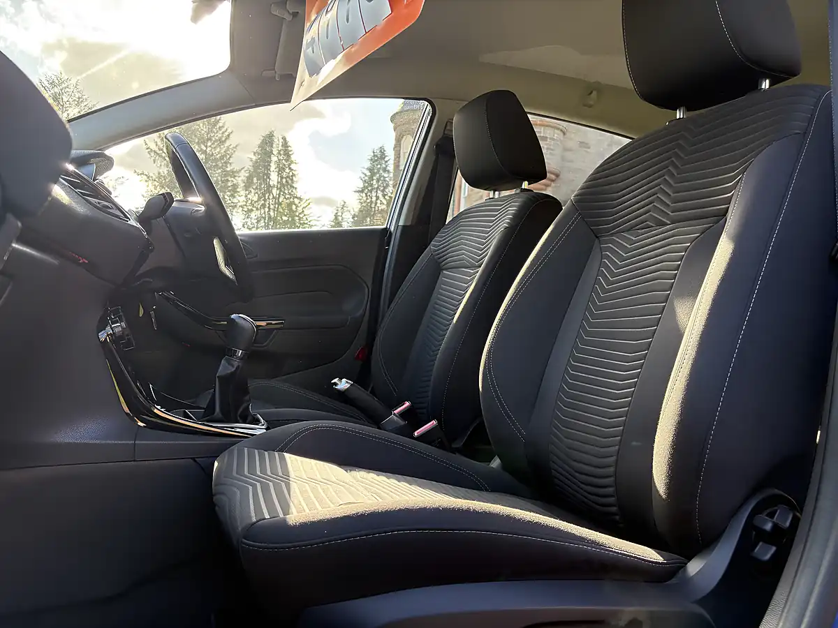 Used 2013 Ford Fiesta Zetec Blue - Interior and Exterior details 13