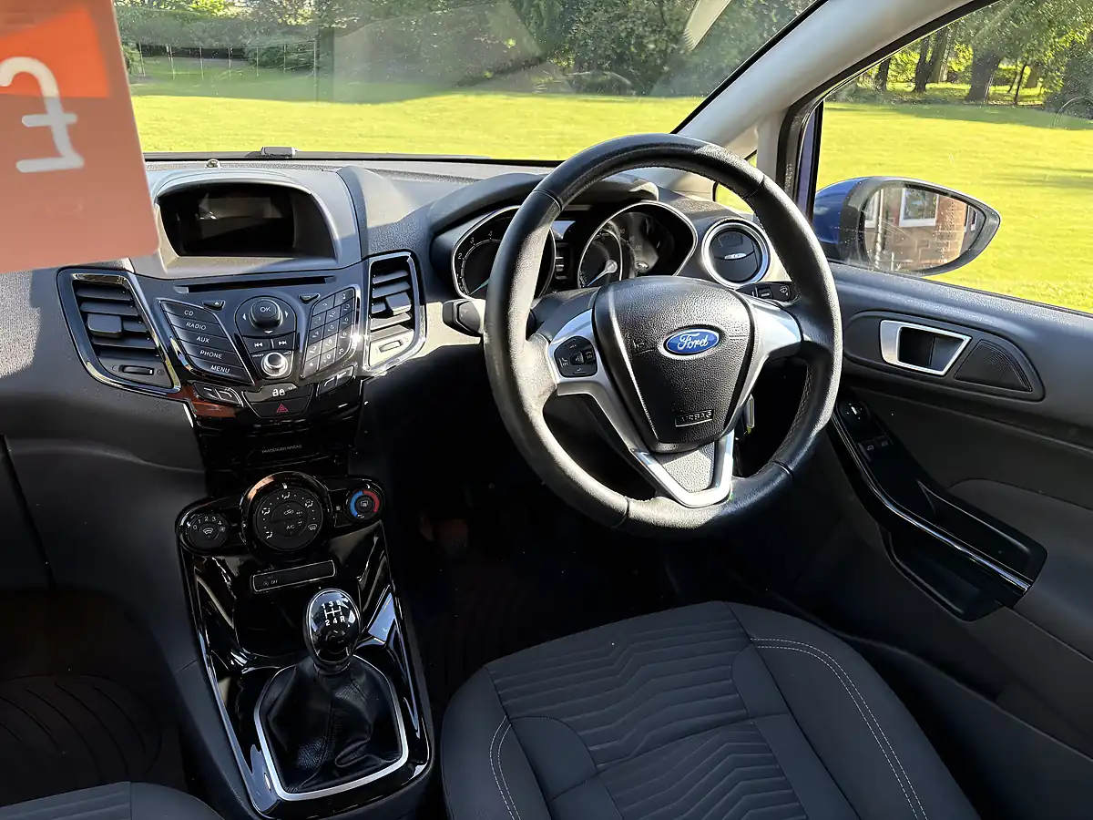 Used 2013 Ford Fiesta Zetec Blue - Interior and Exterior details 6