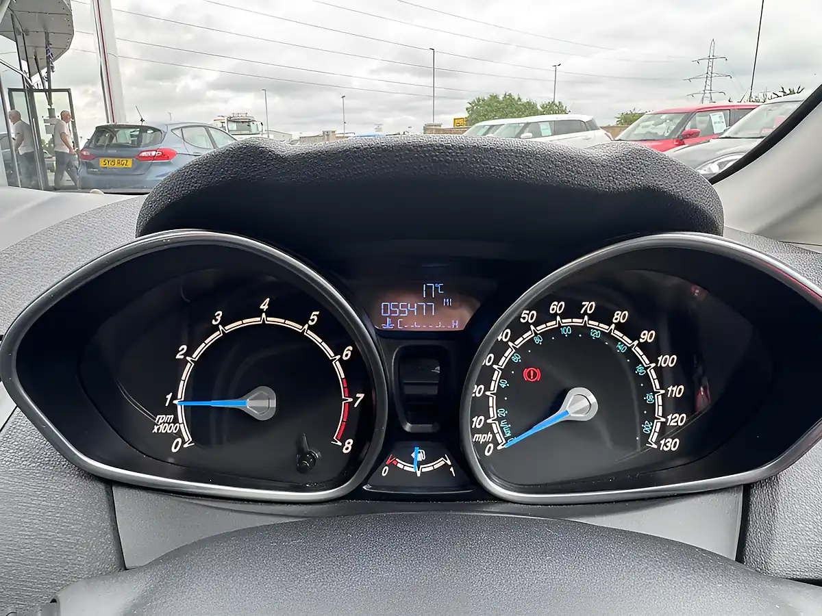 Used 2013 Ford Fiesta Zetec Blue - Interior and Exterior details 14