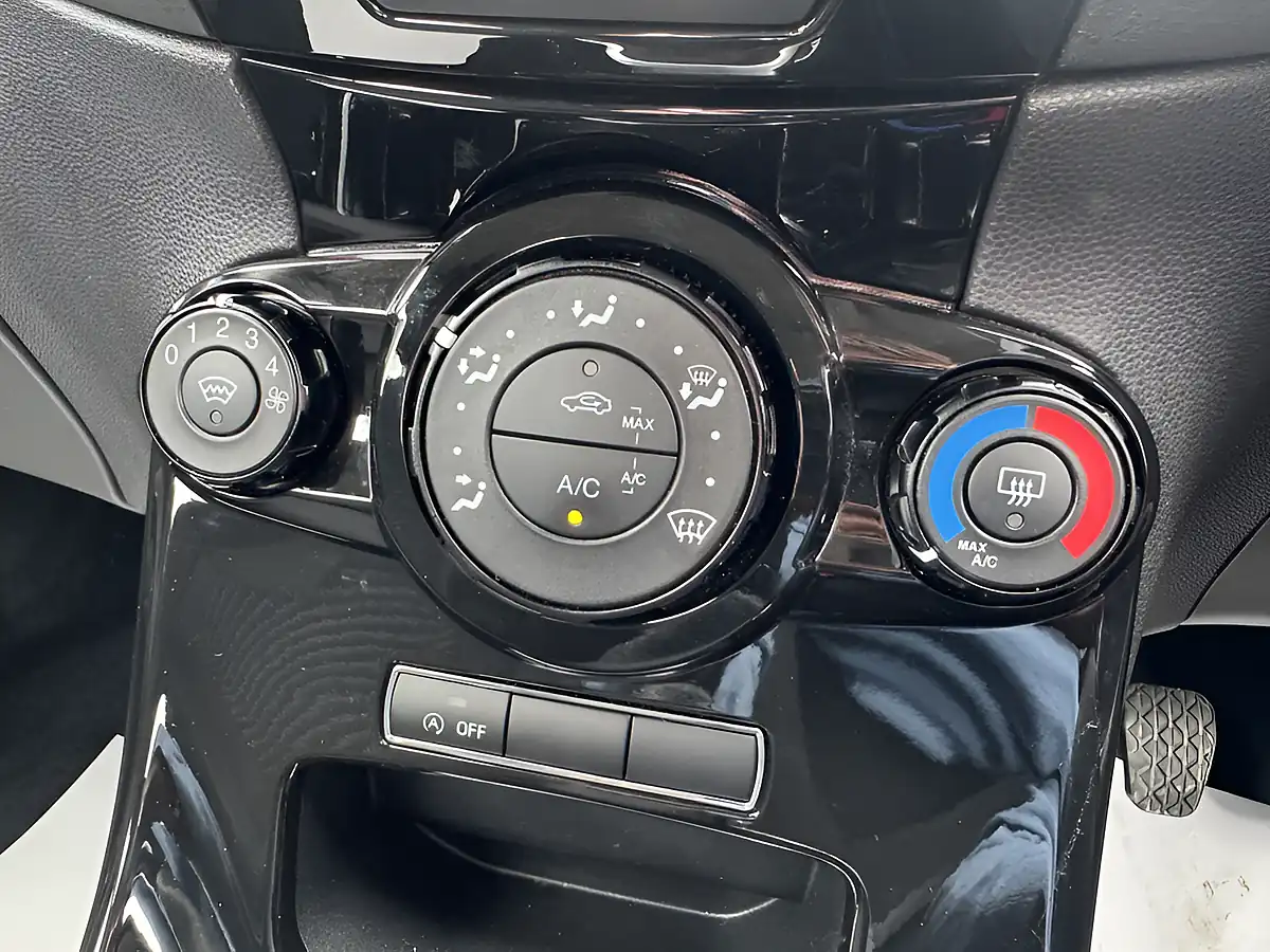 Used 2013 Ford Fiesta Zetec Blue - Interior and Exterior details 17