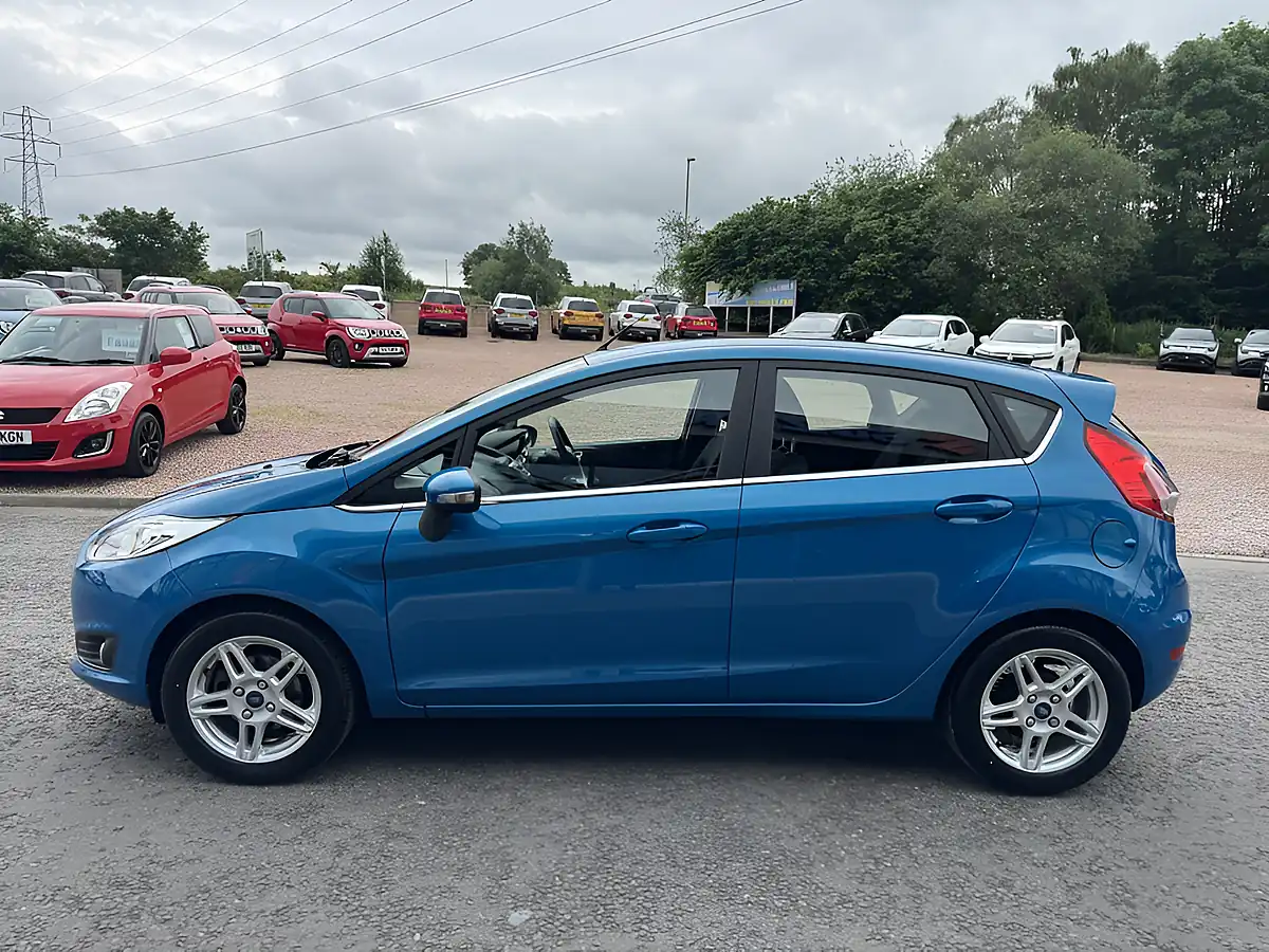 Used 2013 Ford Fiesta Zetec Blue - Interior and Exterior details 4