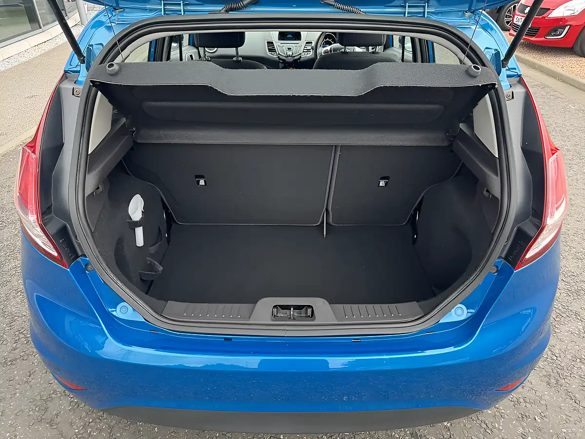 Used 2013 Ford Fiesta Zetec Blue - Interior and Exterior details 7