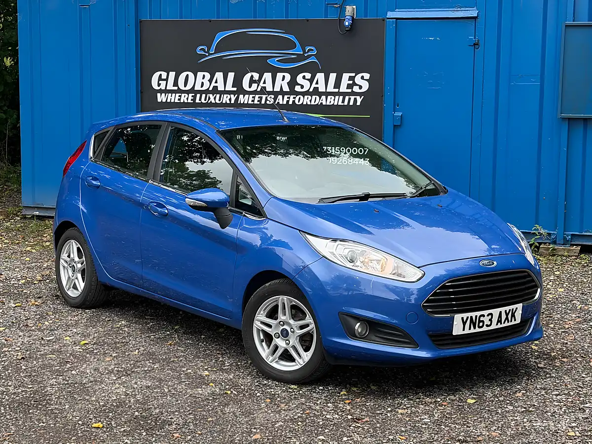 Used 2013 Ford Fiesta Zetec Blue - Front View