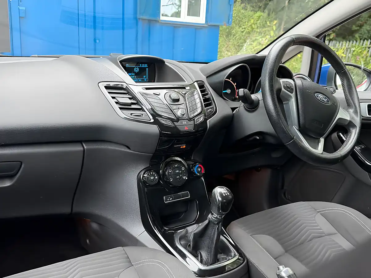 Used 2013 Ford Fiesta Zetec Blue - Interior and Exterior details 15